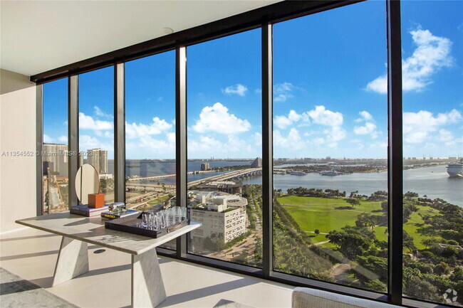 Building Photo - 1000 Biscayne Blvd Unit A2101 Rental