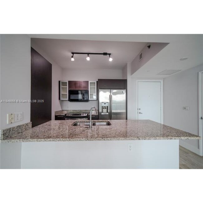 Photo - 950 Brickell Bay Dr