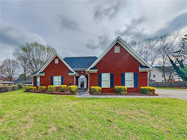 Building Photo - 17 Derby Way NE