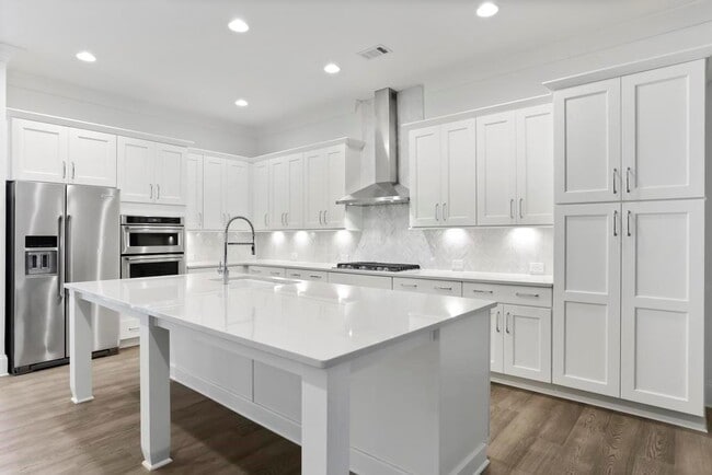 Photo - 226 Devin Pl N E