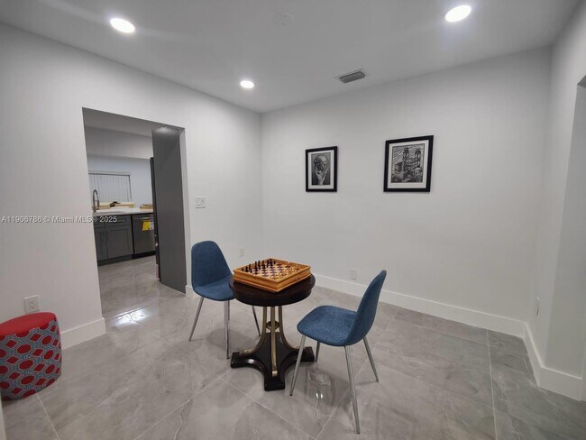 Photo - 5109 Banyan Ln