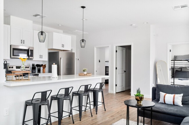 Photo - 3806 E Polk St Unidad SI ID1244297P