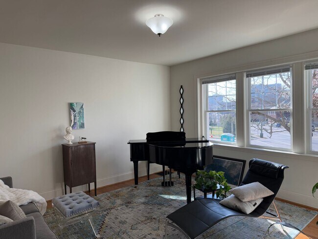 Photo - 3580 Burch Ave Unidad 3580 Burch