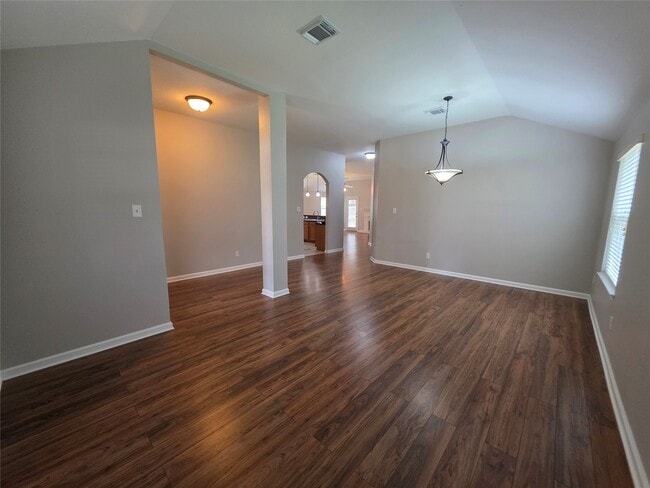 Photo - 2108 Goldfinch Ln