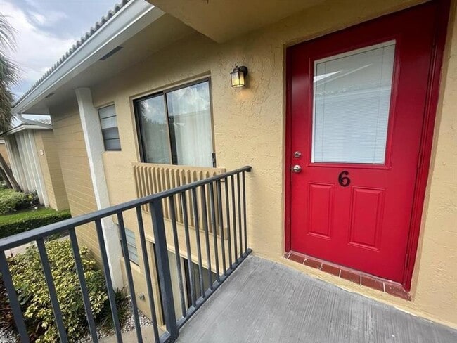 Photo - 2621 Riverside Dr Unit 6