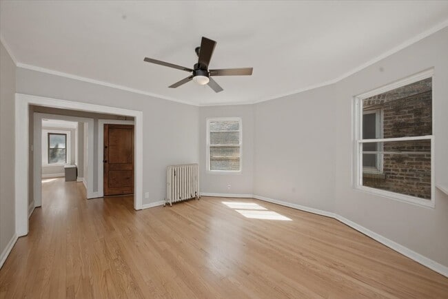 Building Photo - 5742 N Rockwell St Unit 2