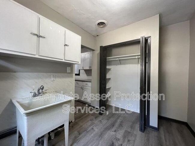 Photo - 1119 E 39th Pl