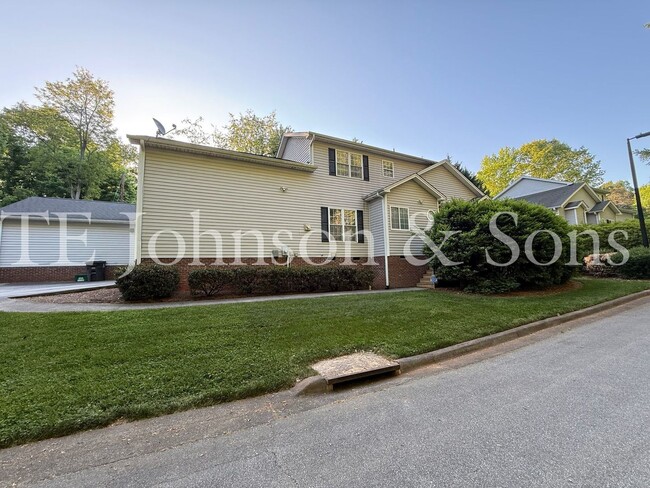 Photo - 135 Pebble Rdg Ln Townhome