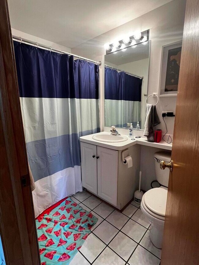 Photo - 867 W Buckingham Pl