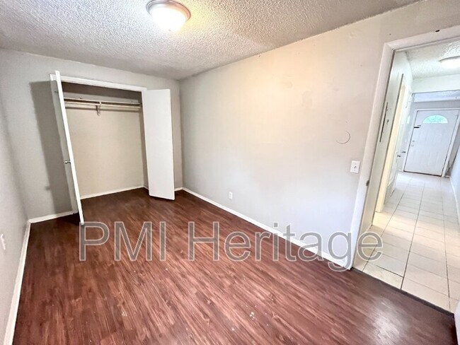 Photo - 813 N Pleasant St Unit Apt E