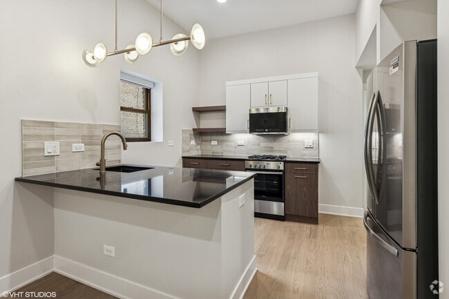 Building Photo - 2119 N Clark St Rental