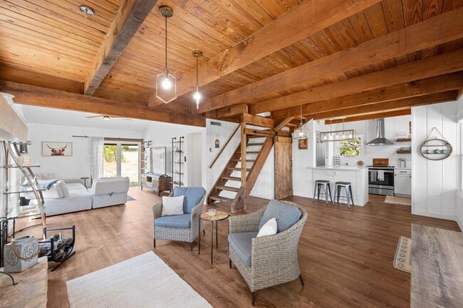 Photo - 650 Springlake Dr