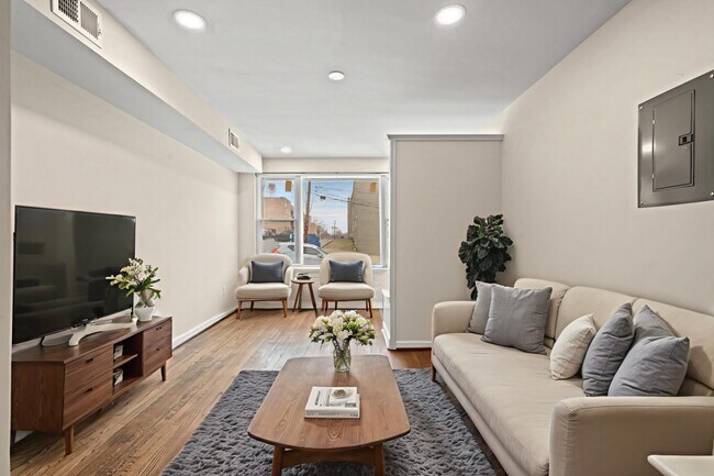 Photo - 53 Victor St NE