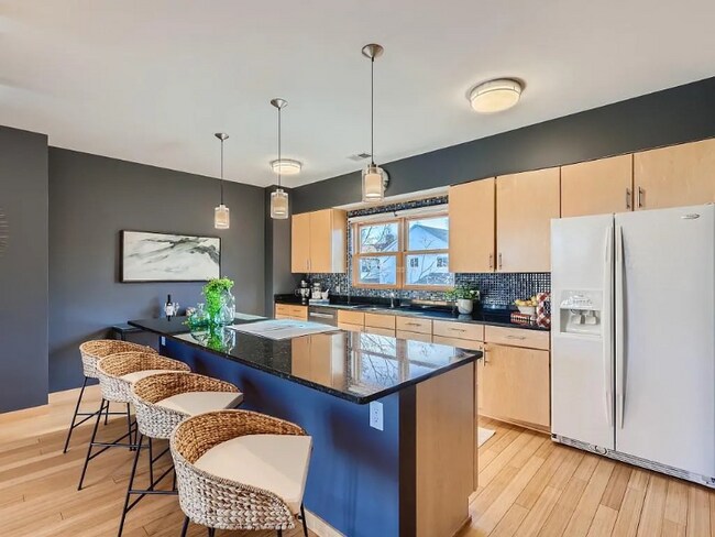 Photo - 166 2nd St N