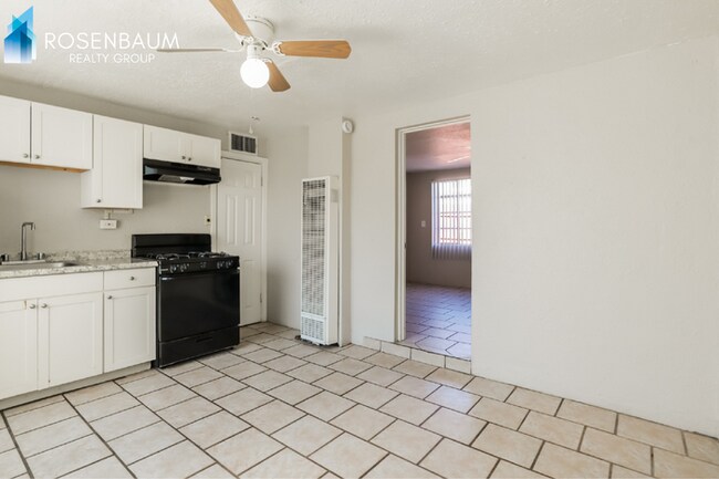 Photo - 302 W Flores St Unit 3