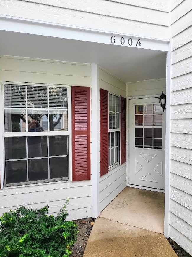 Photo - 600 W Streamwood Blvd Unit A