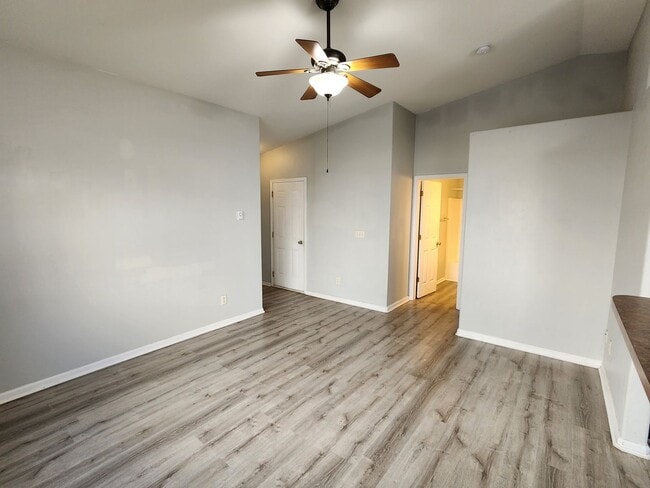 Photo - 1351 E Oakland St Unidad B