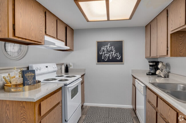 2BR, 1.5BA - 919SF - Kitchen