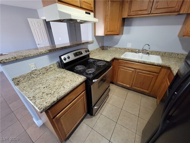 Photo - 2429 Daley St