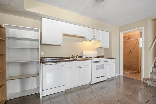 Photo - 629 SE Oak St Unit 2