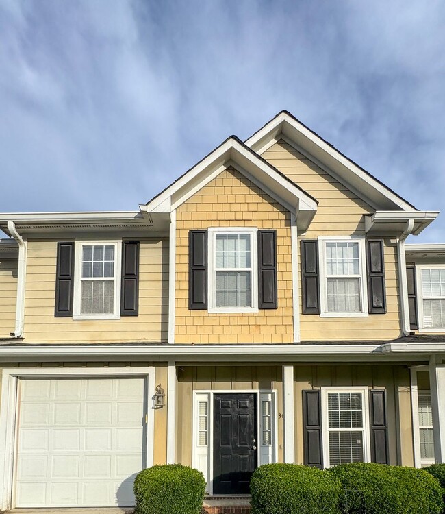 Building Photo - 3 Bed 2.5 Bath Townhome with New Flooring and Paint