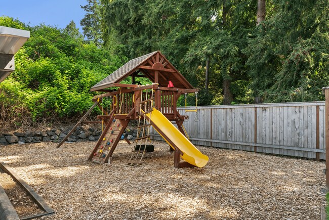 Playground l Warner Park Apartments l Tacoma, WA