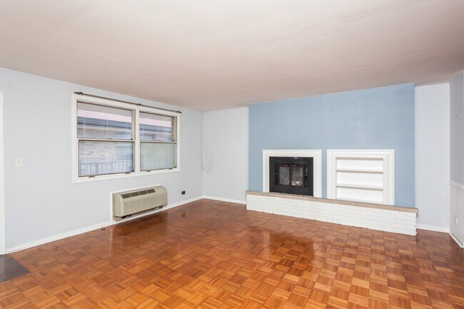 Photo - 163 W Division St Unit 313