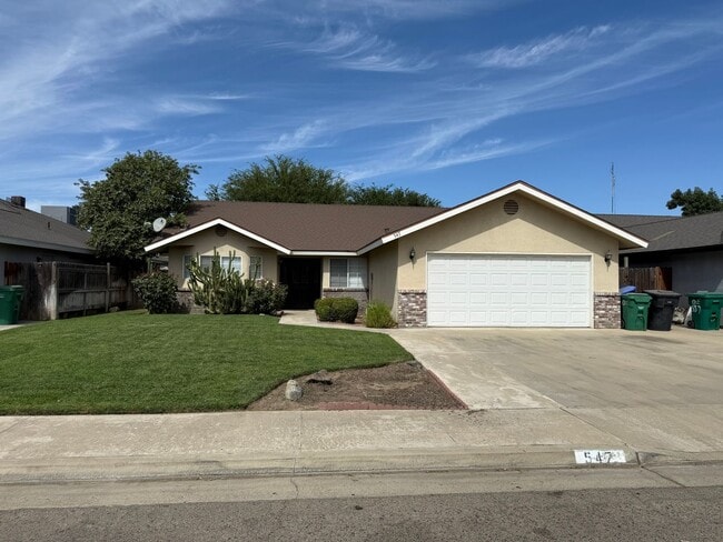 Building Photo - Spacious Home in Porterville