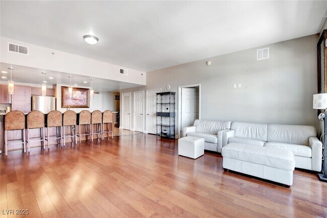 Photo - 150 S Las Vegas Blvd Unidad 1016 Rental