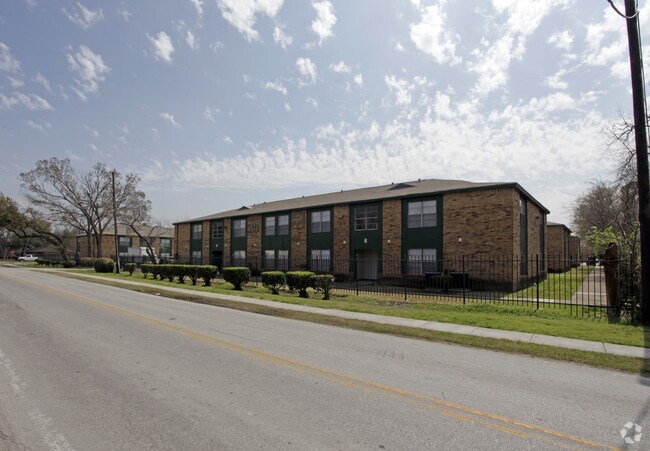 Concord Green Apartments - Concord Green Apartments