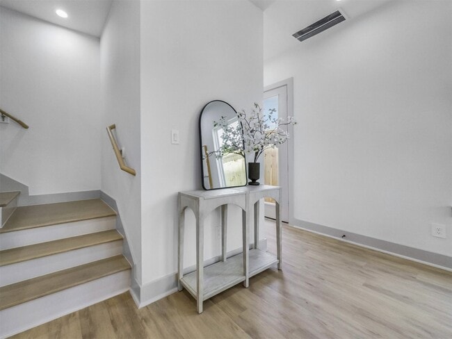 Photo - 2410 Vaughn St