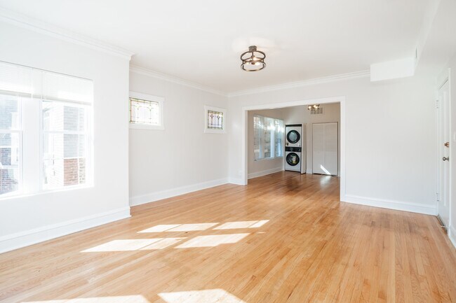 Photo - 2136 N Avers Ave Unit 2