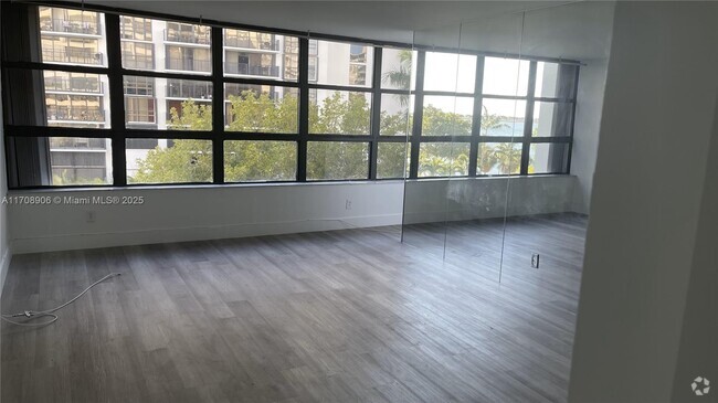 Building Photo - 1440 Brickell Bay Dr Unit 508 Rental