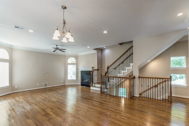 Photo - 5305 Egbert St