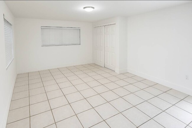 Building Photo - 3292 SW 24th St Unit 3 Rental