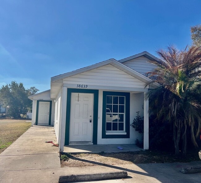 Photo - SPACIOUS 2BR/1BA Duplex, Vaulted Ceilings, More! NO APPLICATION FEE!