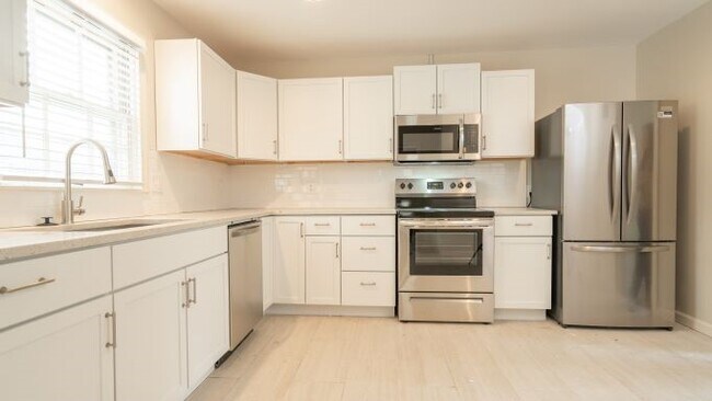 Photo - 629 E Meyer Blvd