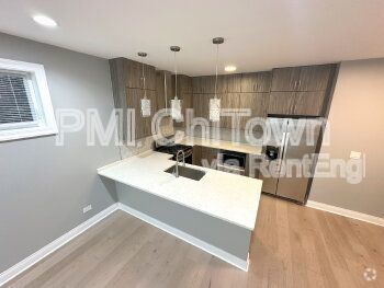 Building Photo - 4952 S Michigan Ave Rental
