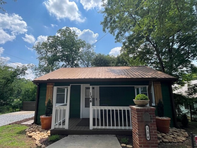Photo - Charming Fully Renovated 2BR/1BA Near Both Hospitals – Washer/Dryer Included!