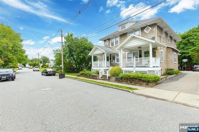 139 Van Ave