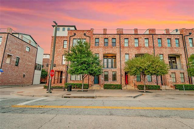 Photo - 620 S Pearl Expy Townhome