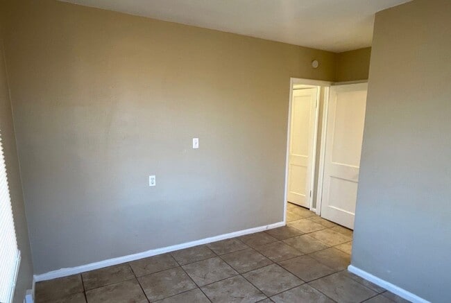 Photo - 1 bedroom 1 bath, Bethany Schools- Now Available