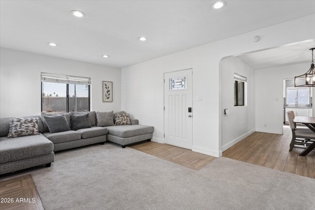 Photo - 926 W Moreland St