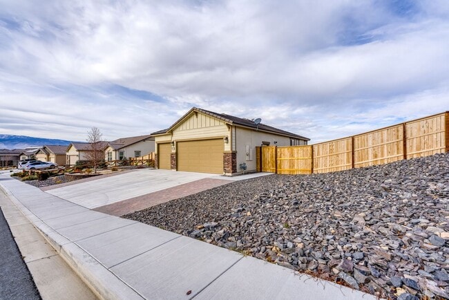 Photo - Panoramic views of the valley with a modern updated home!