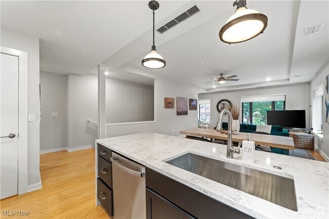 Building Photo - 2044 Random Rd Unit 101 Rental