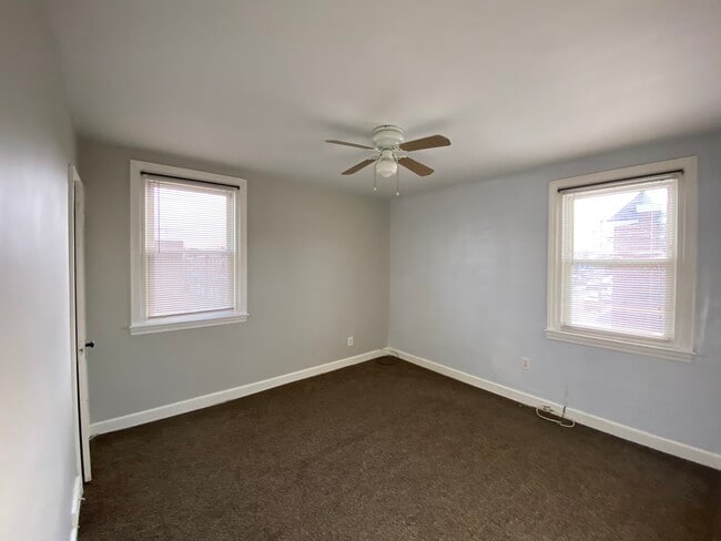 Building Photo - 4444 Loring St Unit 2fl