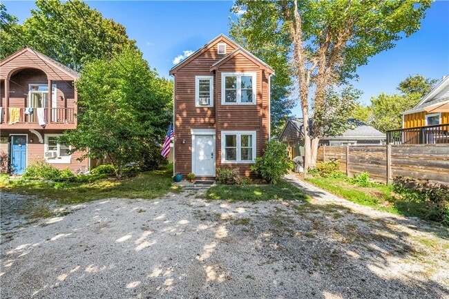 Photo - 46 Thurston Ave