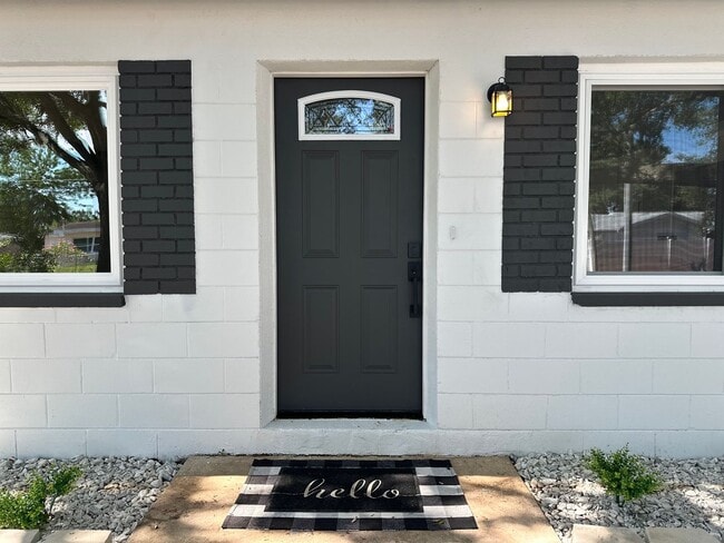 Building Photo - Completely Renovated Home