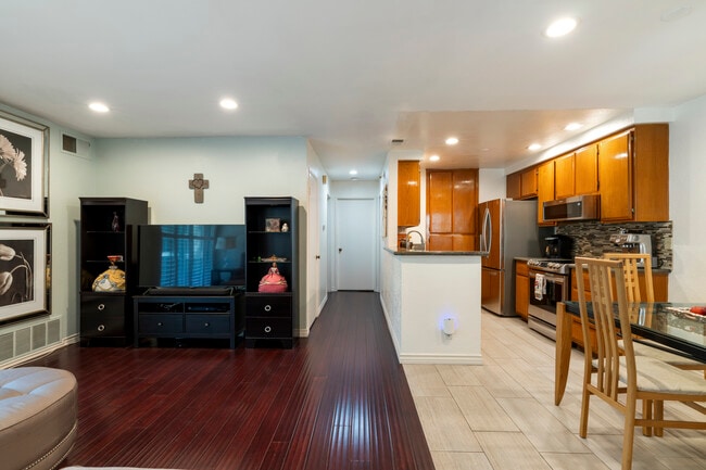 Photo - 3863 Thorncroft Ln Unit E