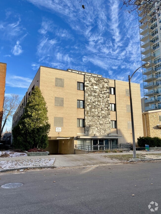 Edgewater Building Front - Edgewater East Rental